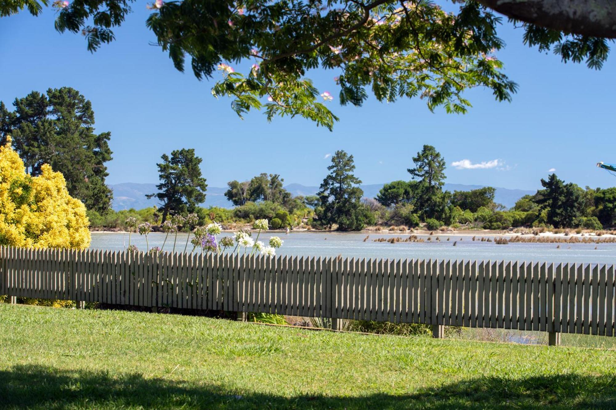 Tahuna Beach Holiday Park Nelson Esterno foto